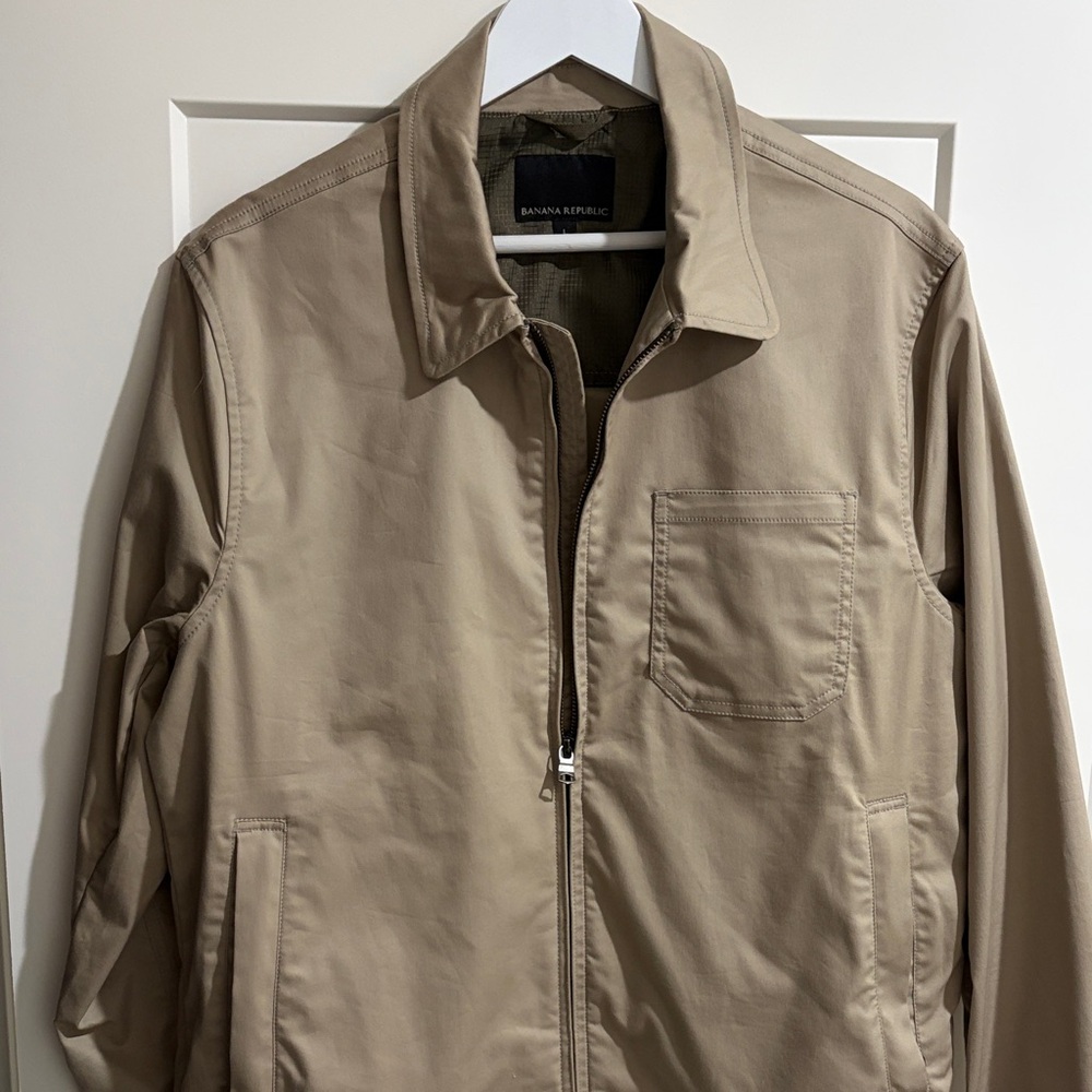 Stylish Banana Republic Men's Light Brown Jacket w/temp Reg & Wrinkle Resistant